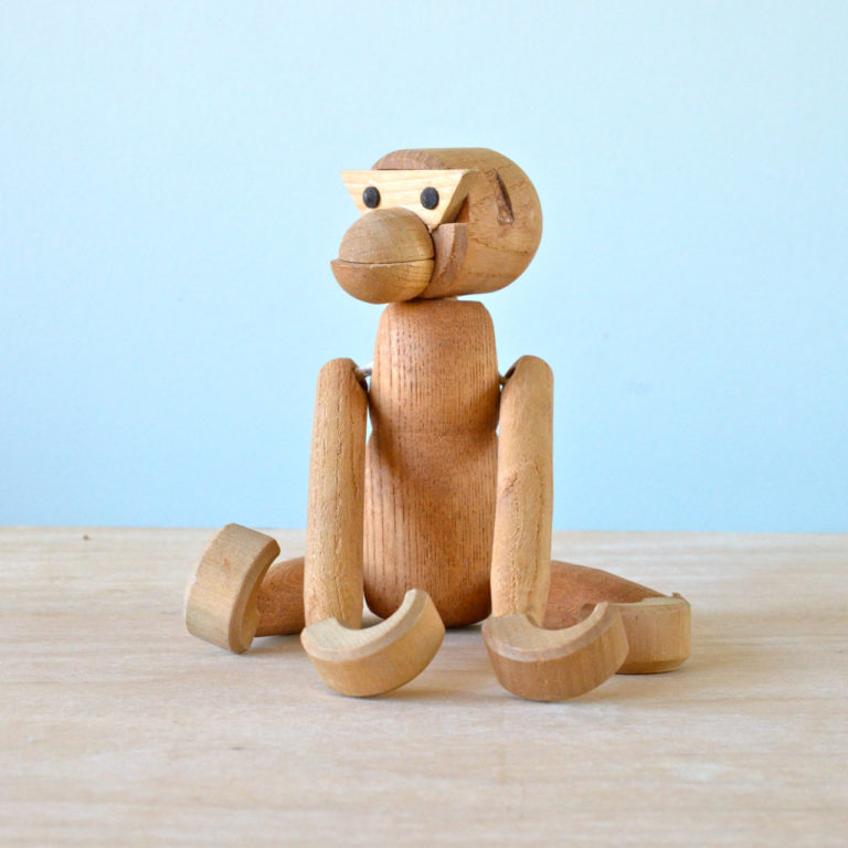 mini wooden figurines